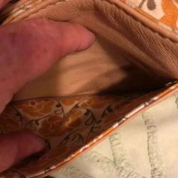 Emma Fox two-toned saddle crossbody bag. - Picture 9 of 10